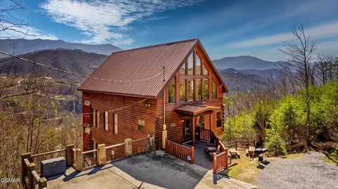 204 Pinnacle Dr, Gatlinburg, TN 37738