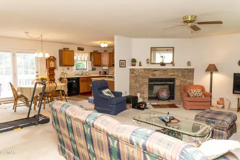 1238 Amber Ln, Sevierville, TN 37862