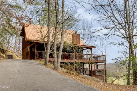 910 Laurel Lick Rd, Pigeon Forge, TN 37863