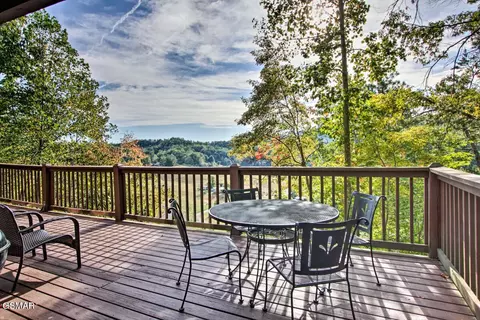 910 Laurel Lick Rd, Pigeon Forge, TN 37863