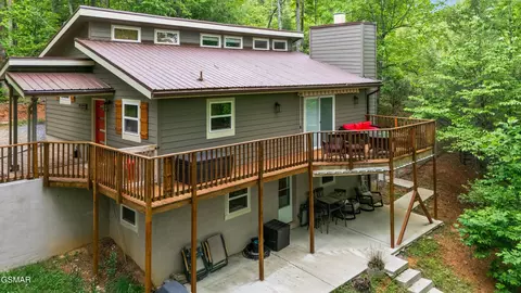216 Zoder Dr, Gatlinburg, TN 37738