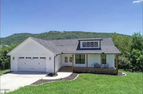 2779 Maplecrest Ln, Sevierville, TN 37876