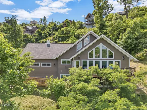 730 Deerfoot Dr, Gatlinburg, TN 37738