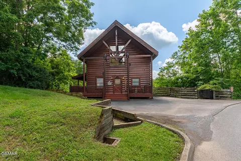 655 Stockton Dr, Sevierville, TN 37876