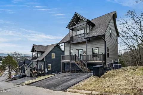 2125 Eagle Feather Dr, Sevierville, TN 37876