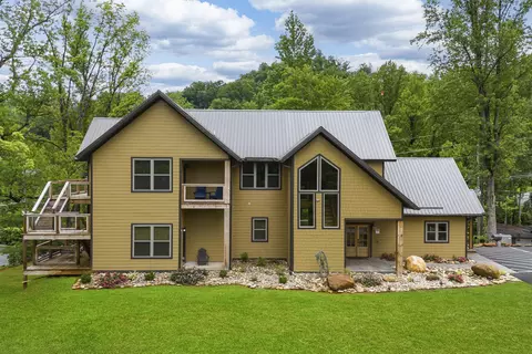 606 Cherokee Orchard Rd, Gatlinburg, TN 37738
