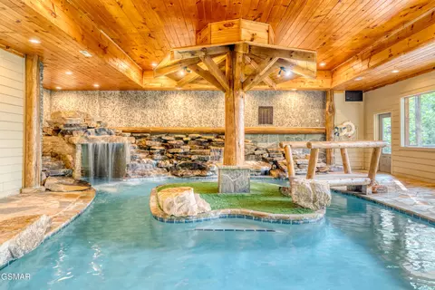 809 Pinecrest Way, Sevierville, TN 37862