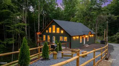 1504 Ginnys Trl, Sevierville, TN 37876