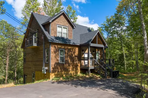 1650 Lake Dr, Gatlinburg, TN 37738