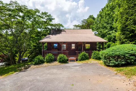 1609 Pinewood Way, Sevierville, TN 37862