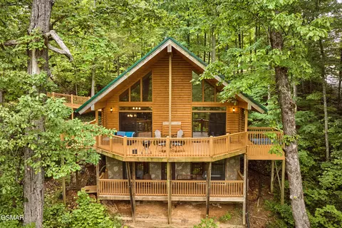 820 Pinnacle Vista Rd, Gatlinburg, TN 37738