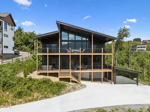 743 Village Loop Rd, Gatlinburg, TN 37738