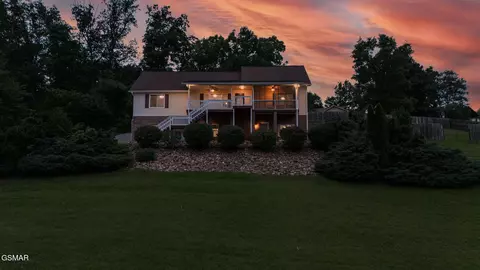 1110 Hide Away Ln, Kodak, TN 37764