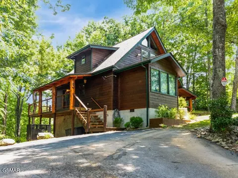 514 Deer Path Ln, Gatlinburg, TN 37738