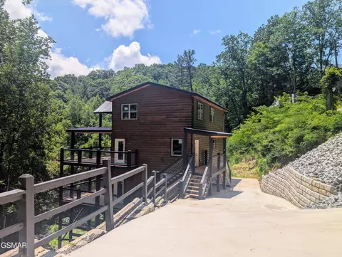 1130 Laddie Buck Ln, Gatlinburg, TN 37738