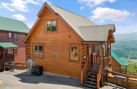 2326 Top Of The World Dr, Sevierville, TN 37876
