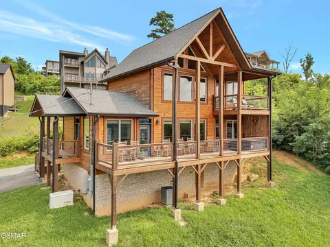 523 Greenbriar Ln, Gatlinburg, TN 37738
