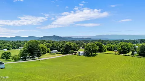 819 Rainbow Rd, Sevierville, TN 37862