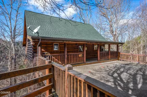 1924 Cougar Crossing Way, Sevierville, TN 37862