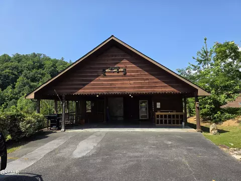 1425 Nicoha Blvd, Sevierville, TN 37876