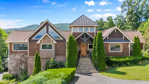 3034 Smoky Bluff Trl, Sevierville, TN 37862