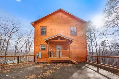 1808 Spring Hill Dr, Sevierville, TN 37876