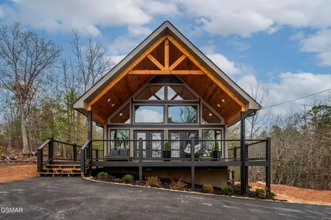 2937 Bear Mountain Ln, Sevierville, TN 37876