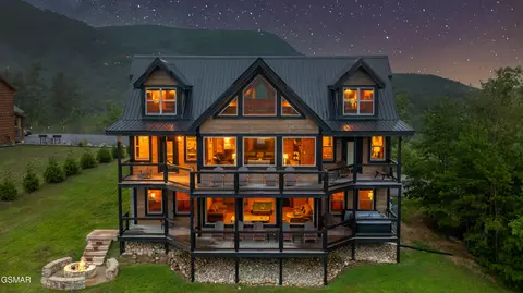 3142 Laughing Pine Ln, Sevierville, TN 37862