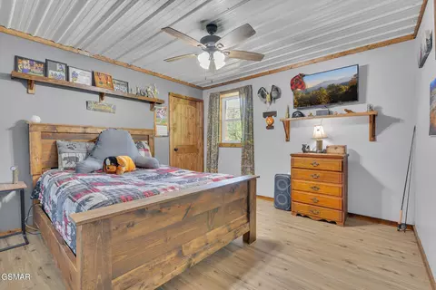 Bedroom - 1668 Goodwater Rd, Bybee, TN 37713 photo 6 of 7