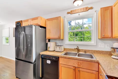 Kitchen - 1668 Goodwater Rd, Bybee, TN 37713 photo 3 of 4