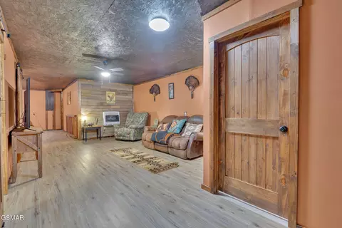 Entry Way - 1668 Goodwater Rd, Bybee, TN 37713 photo 2 of 3