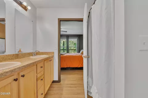 Bath - 1668 Goodwater Rd, Bybee, TN 37713 photo 1 of 3