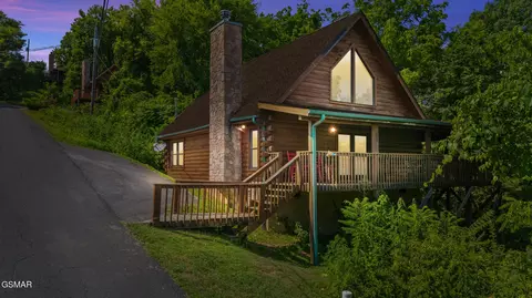 2213 Eagle Feather Dr, Sevierville, TN 37876