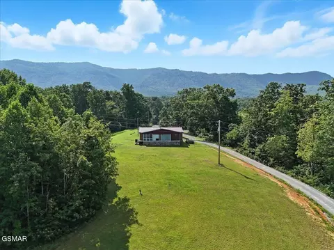 1011 Frank Thornton Rd, Dandridge, TN 37725