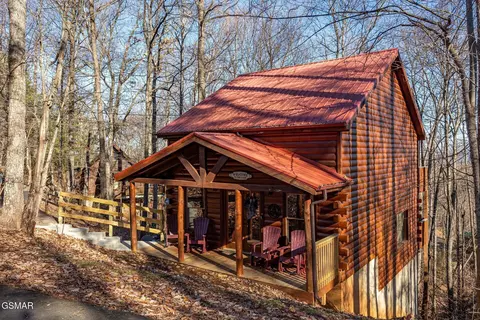 1628 Ginnys Trl, Sevierville, TN 37876