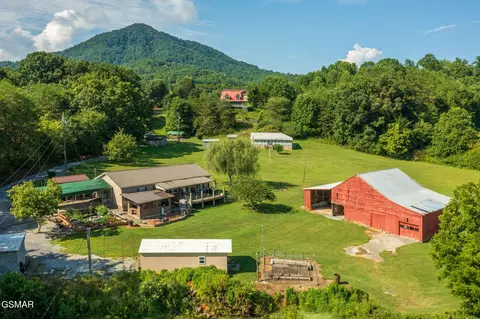 3130-3132 Westover Dr, Sevierville, TN 37862