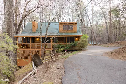 1655 S Mountain View Rd, Sevierville, TN 37876