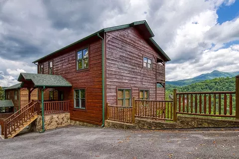 816 Resort Way, Gatlinburg, TN 37738