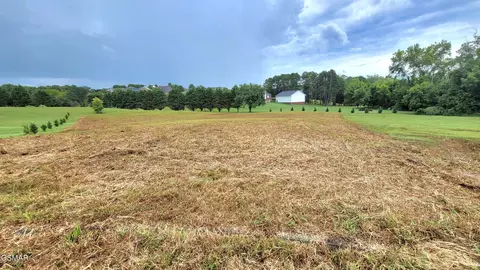 2032 Smokey Meadows Dr, Dandridge, TN 37725