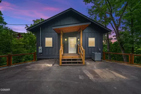 810 Upper Windsor Way, Gatlinburg, TN 37738