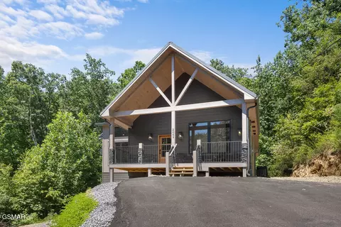 2069 Lones Branch Ln, Sevierville, TN 37876