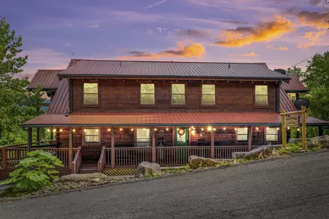 725 Big Bear Ridge Rd, Gatlinburg, TN 37738