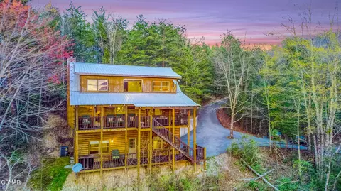 136 Little Round Top Ln, Townsend, TN 37882