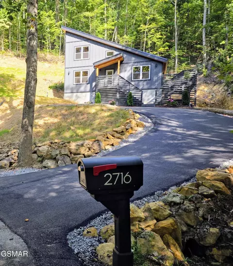 2716 Mountain Blvd, Sevierville, TN 37876