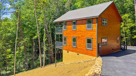 2203 Legend Dr, Sevierville, TN 37876