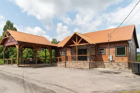1072 Village Loop Rd, Gatlinburg, TN 37738