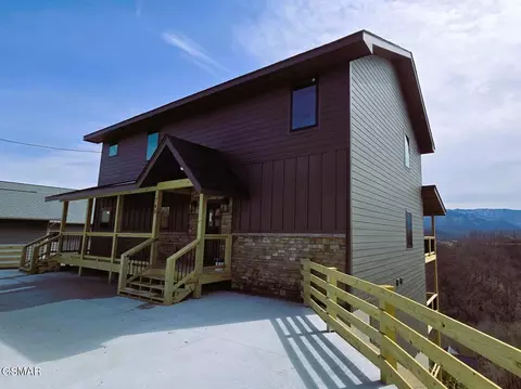 748 Village Loop Rd, Gatlinburg, TN 37738