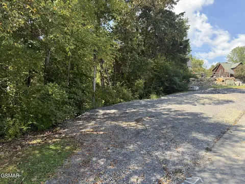 320 Oak Haven Way, Sevierville, TN 37876