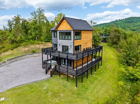 1279 Upper Middle Creek Rd, Sevierville, TN 37876