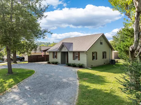 310 Two View Rd, Pigeon Forge, TN 37863